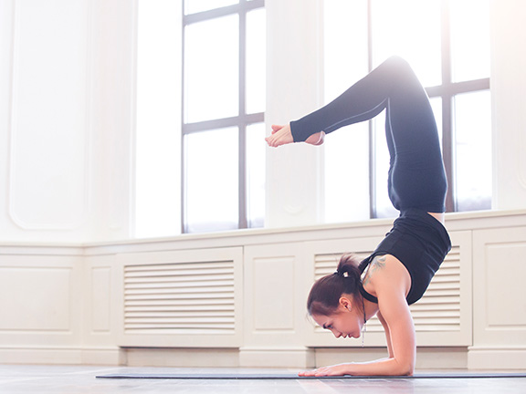 Поза скорпиона