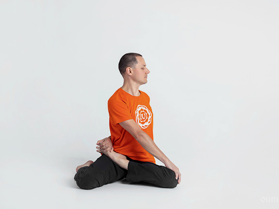 Бхарадваджасана-II