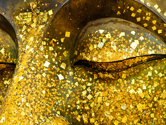 лицо статуи будды