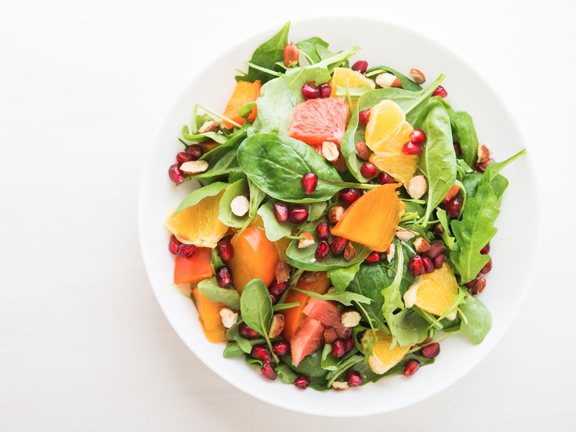 Салат со шпинатом и фруктами