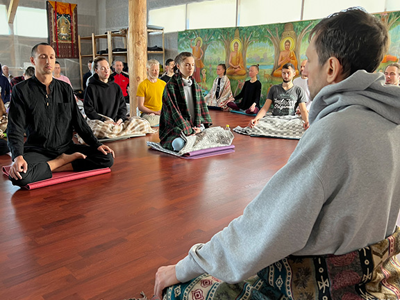 Отзыв о ретрите: успехи в Падмасане, июль 2022