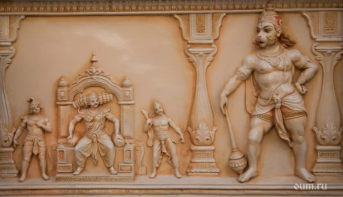 Барельеф Ханумана и Раваны