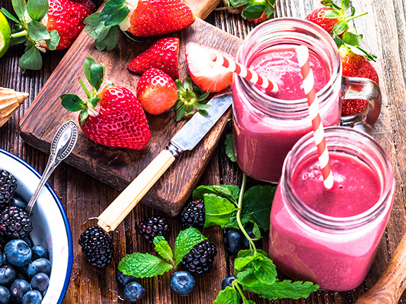 Кунжутный смузи с ягодами