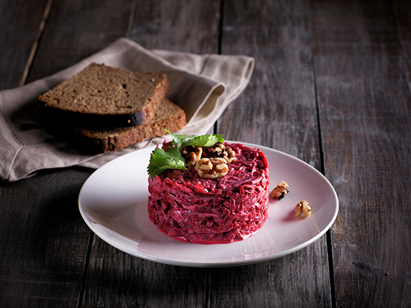 Постный новогодний салат из свеклы