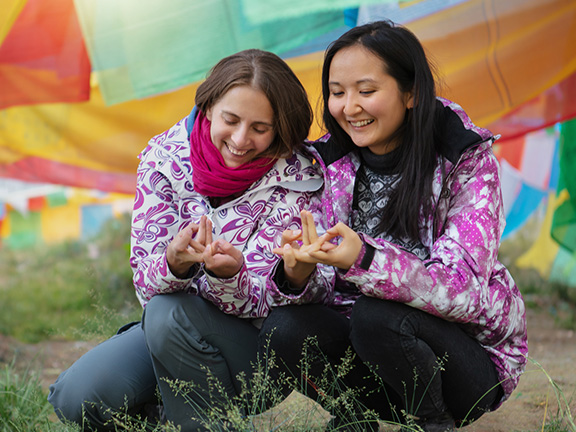 девушки с мудрами фото