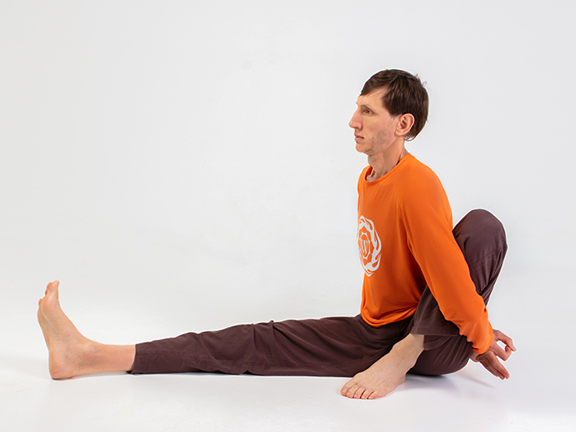 Маричиасана