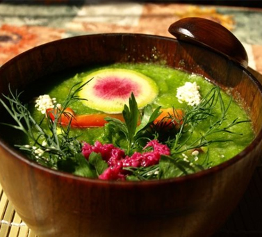 Сыроедческий летний суп