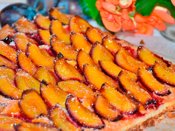 Бананово-сливовый пирог