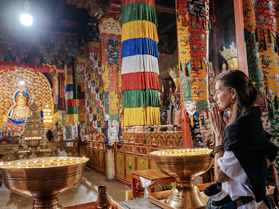 Сатхара вандана сутта: Восхваление Учителя