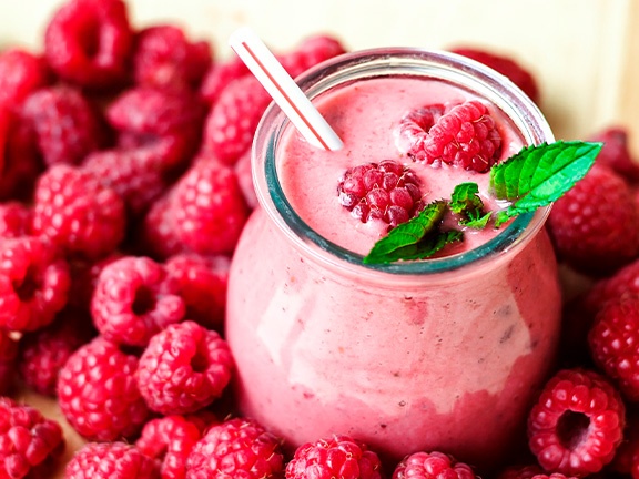 Смузи ореховый с малиной