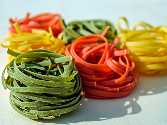 Домашняя цветная лапша