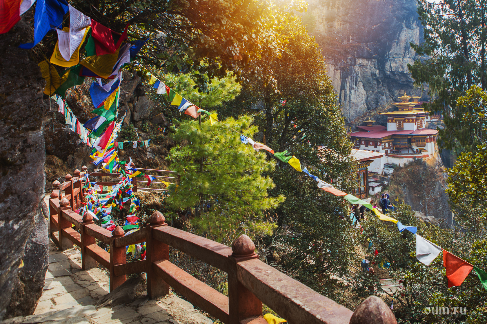 Бутан п. Горное королевство бутан. Туристы в бутане. Бутан достопримечательности. Бутан природа.