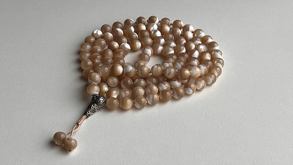Чётки из перламутра бежевого «Мудрость Парвати»