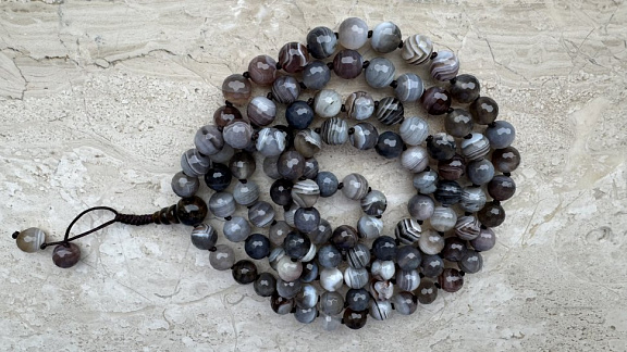 Чётки из агата бразильского «Блистание Тибета»