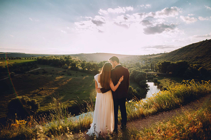 Супружеская пара на природе