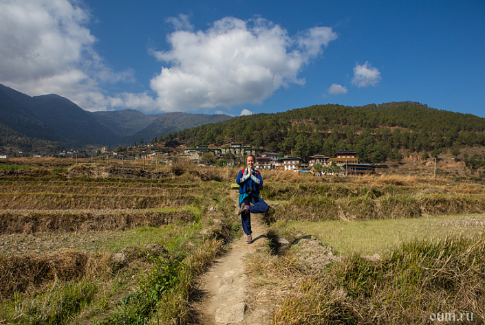 девушка в асане фото