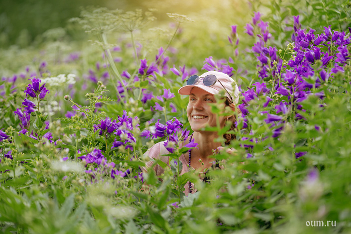 девушка в цветах фото