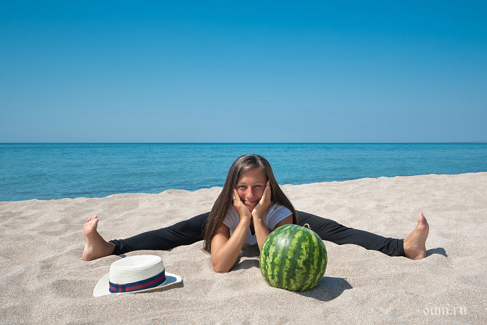 девушка на пляже фото