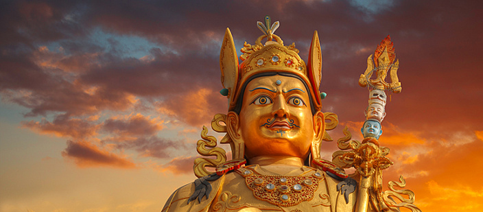   статуя гуру падмасамбхавы