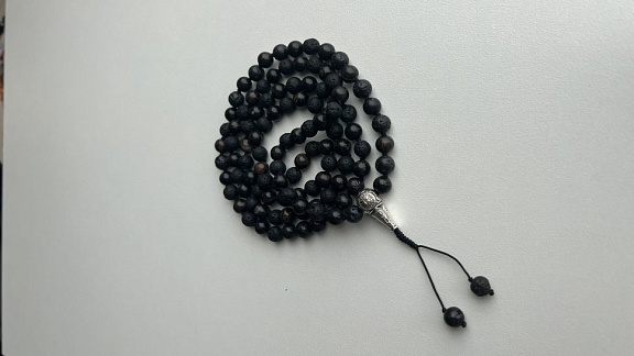 Чётки из вулканической лавы и обсидиана «Искры Дхармы»