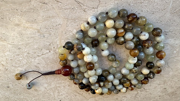 Чётки из опала природного «Будни практика»