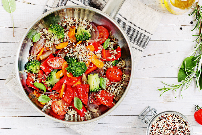 киноа, овощи, перец, помидор