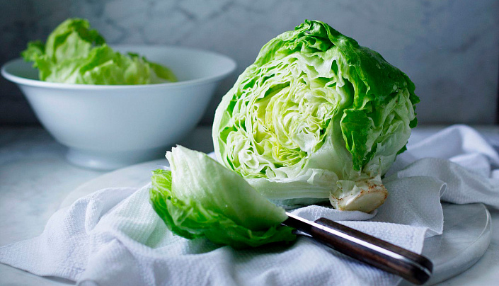 разрезанный салат айсберг