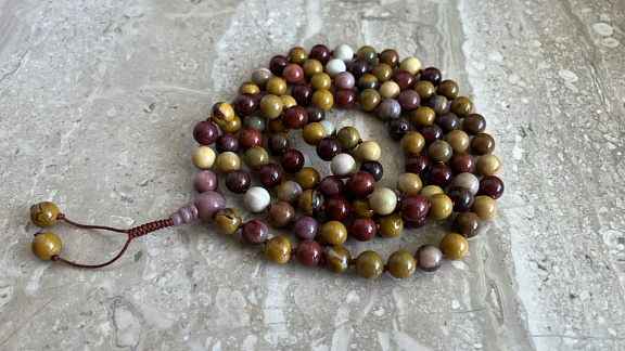 Чётки из яшмы австралийской (мукаит) «Гармония»