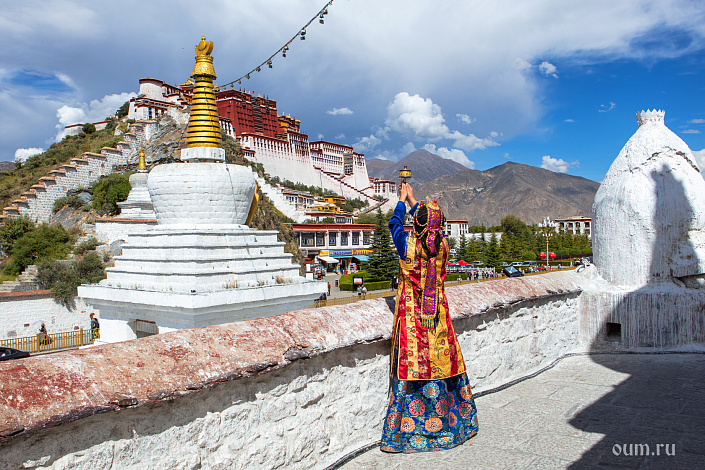 Ступа, Тибет, девушка