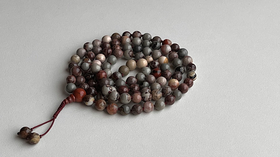 Чётки из яшмы брекчиевой «Земное благо»