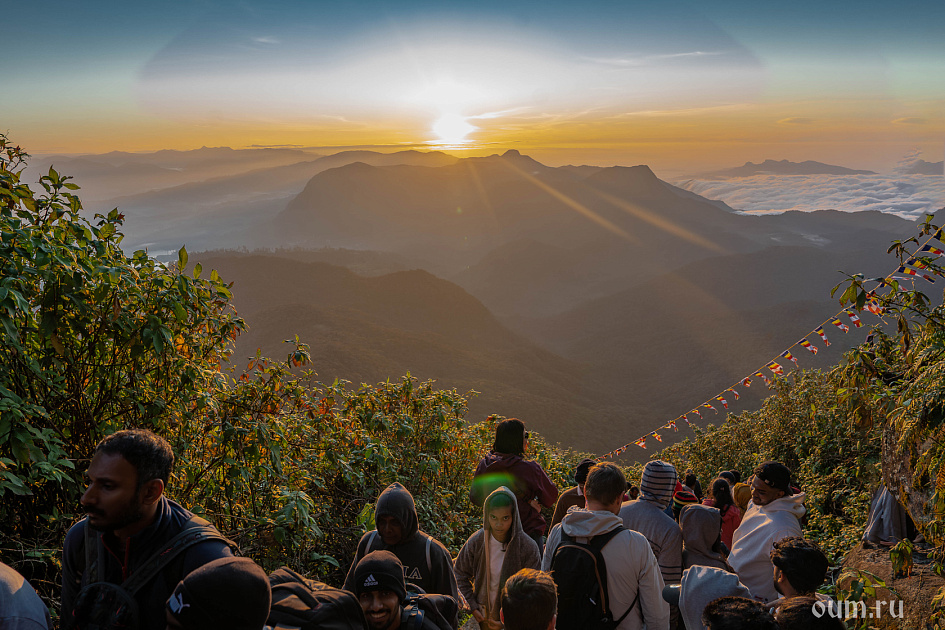 Рассвет на Пике Адама (Шри Пада) фото