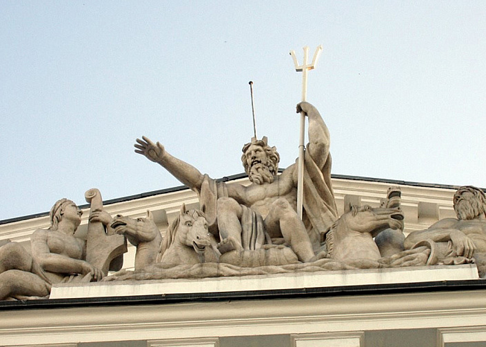 статуя посейдона