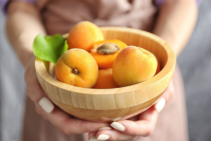 абрикосы в чашке фото