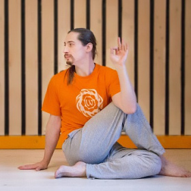 Денис Лютиков