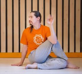 Денис Лютиков