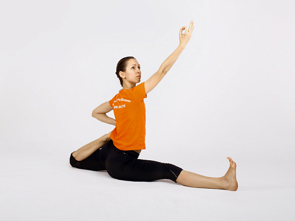 Вамадевасана в Хануманасане