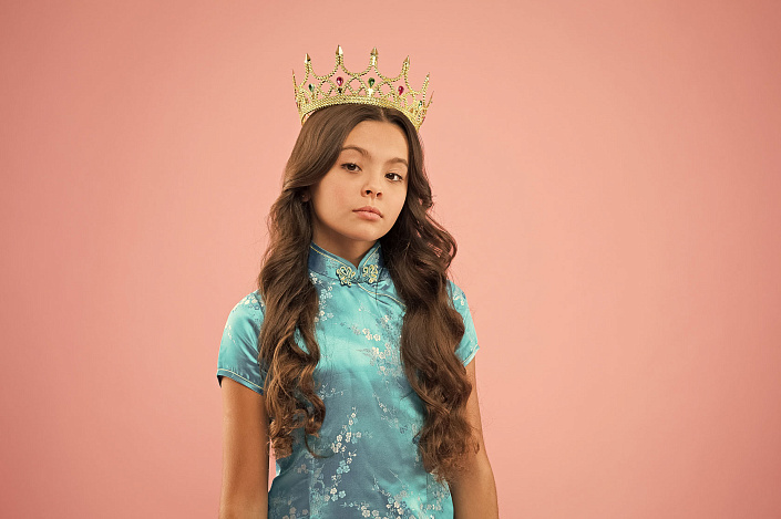 девочка с короной