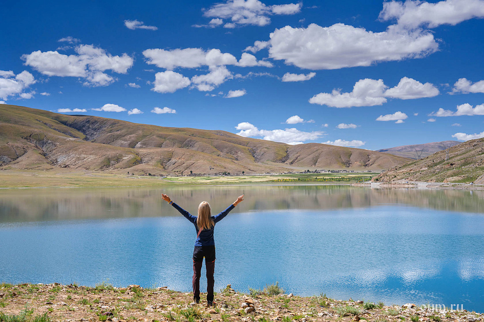 Как бы трудно ни было, нужно смотреть на вещи с оптимизмом.