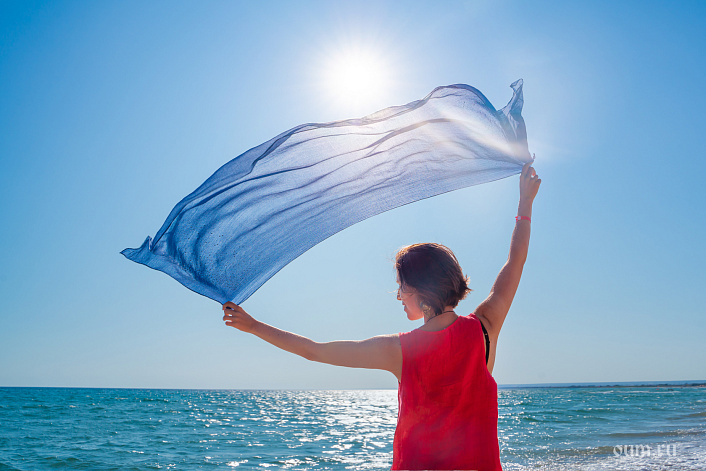 Девушка на пляже фото