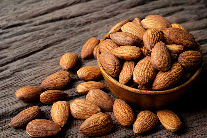 миндаль, орехи