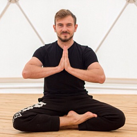 сиддхасана, йог, преподаватель йоги, намасте