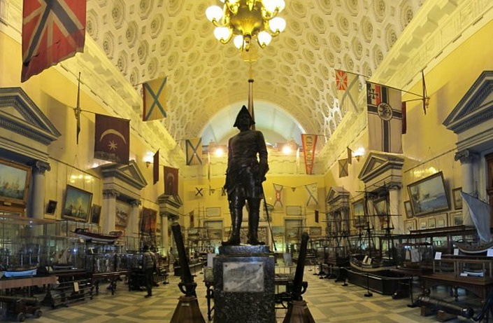 статуя петра первого