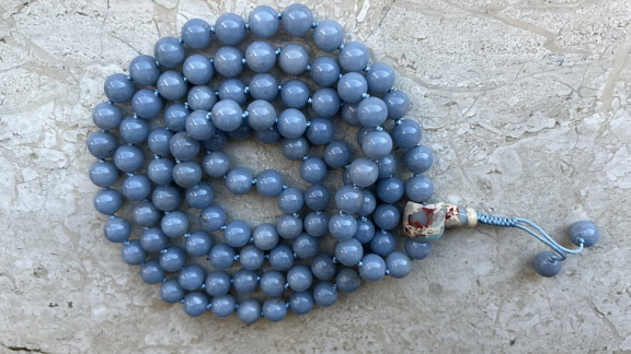 Чётки из ангелита природного «Утпала священный»