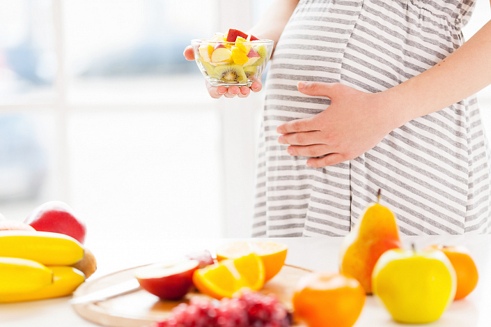виноград, фрукты, беременная женщина