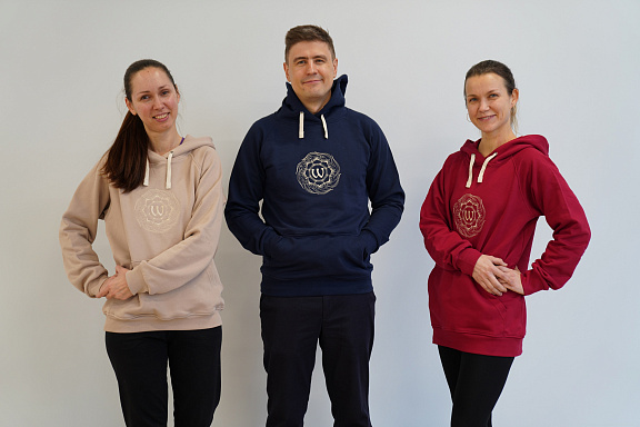 Толстовка с логотипом oum.ru