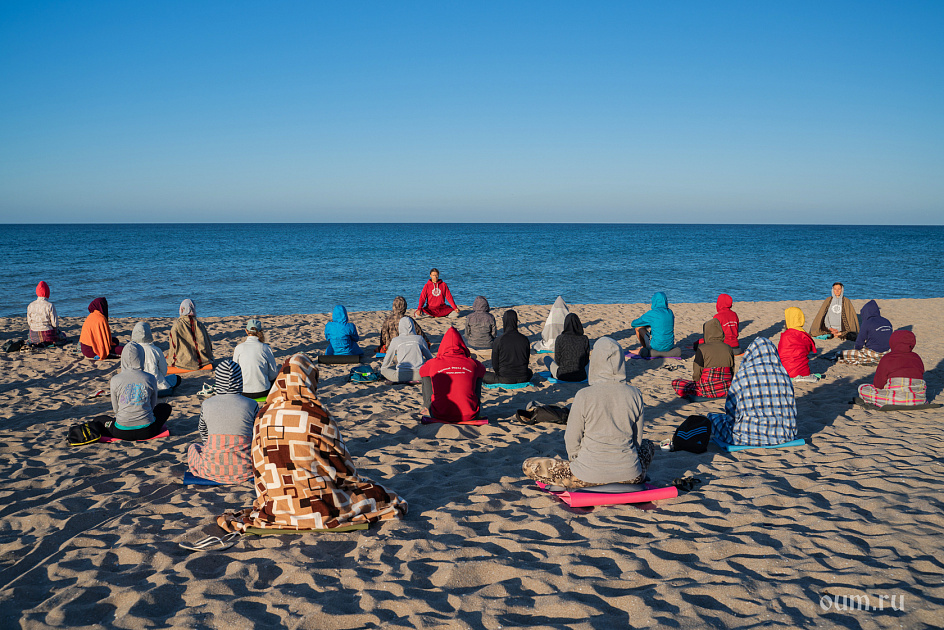 медитация, пляж, море, люди на пляже