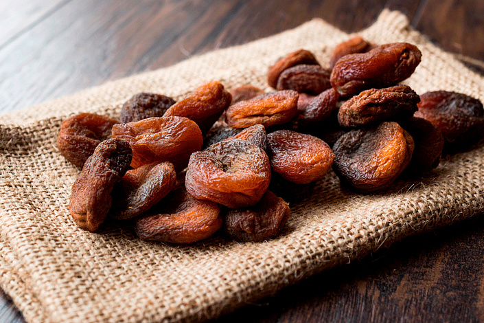 коричневый урюк фото