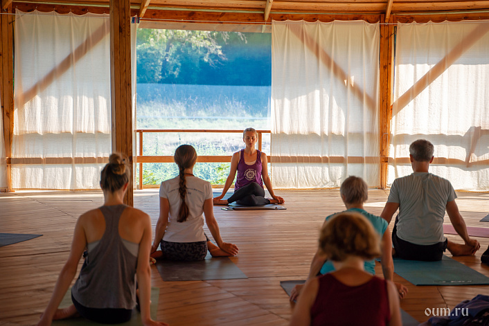 групповая хатха йога фото