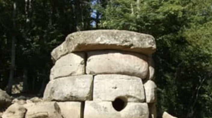 Круглый дольмен