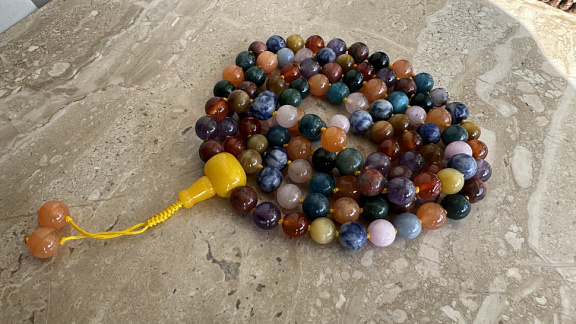 Чётки из микса камней природных натуральных «Радостная мудрость»